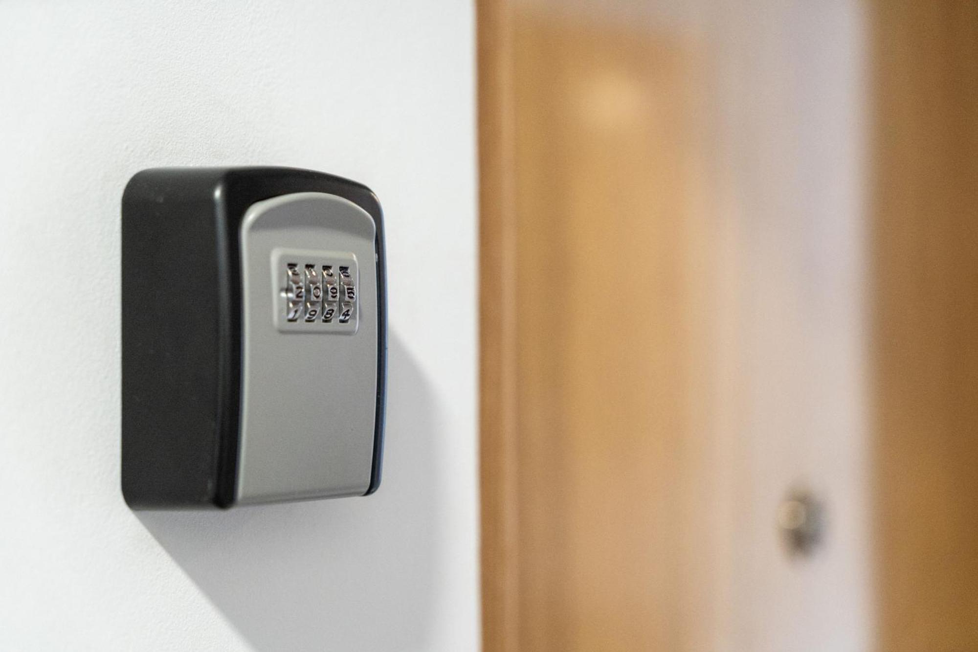 Madriver Apartamentos Reformados Con Parking Gratuito Екстериор снимка