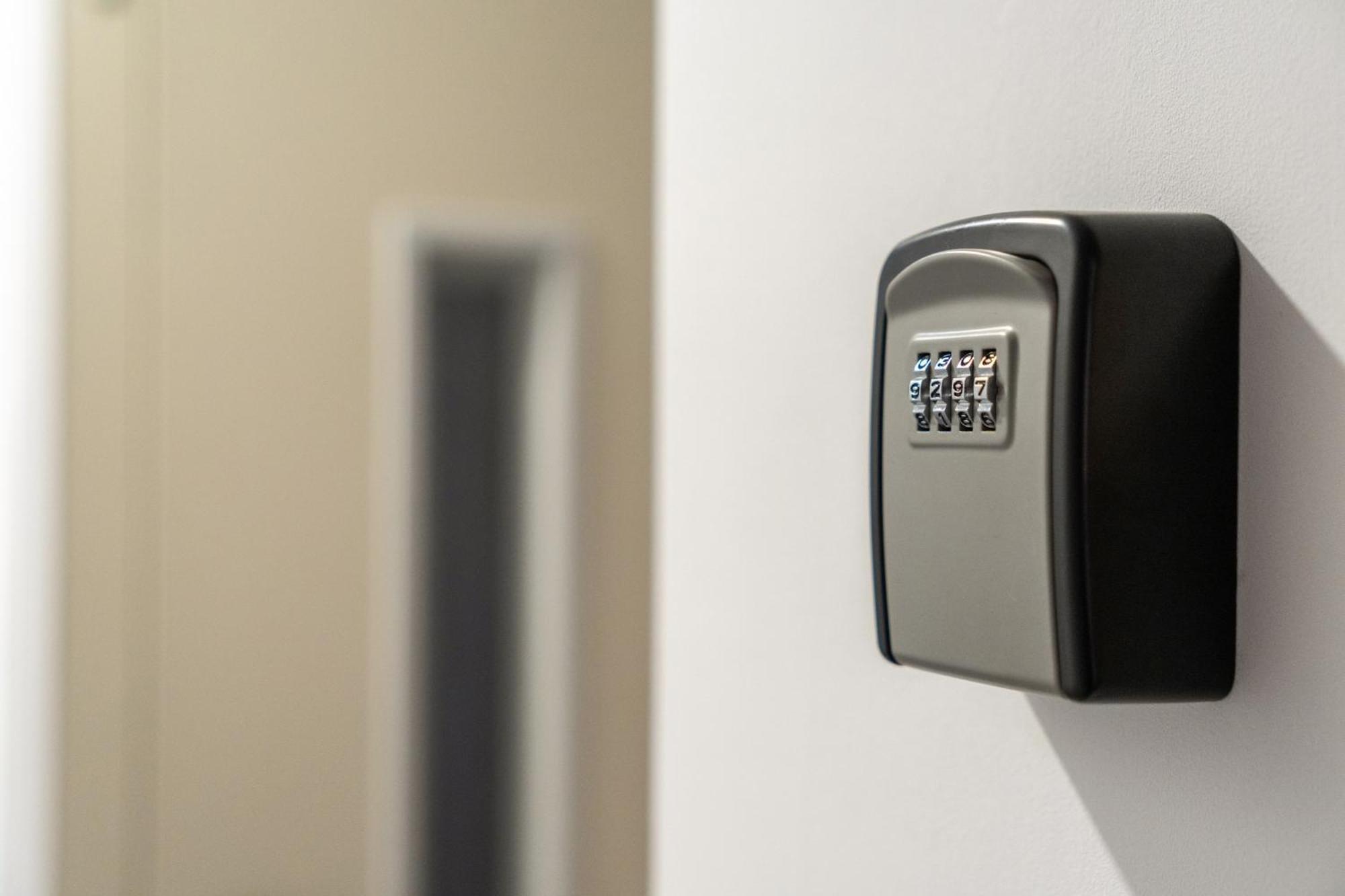 Madriver Apartamentos Reformados Con Parking Gratuito Екстериор снимка
